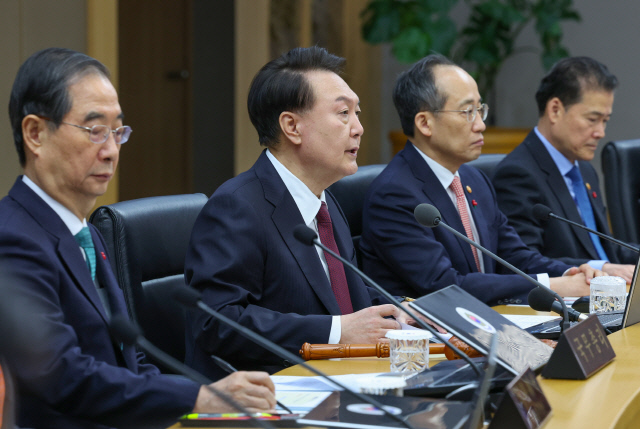 윤석열 대통령이 26일 세종시 정부세종청사에서 열린 제55회 국무회의에서 발언하고 있다. 연합뉴스